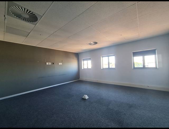 4,740M² OFFICE TO LET IN MEADOWDALE